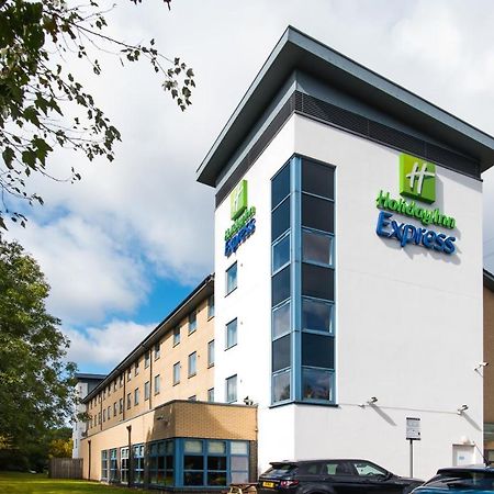 Holiday Inn Express Swindon West By Ihg Exterior photo