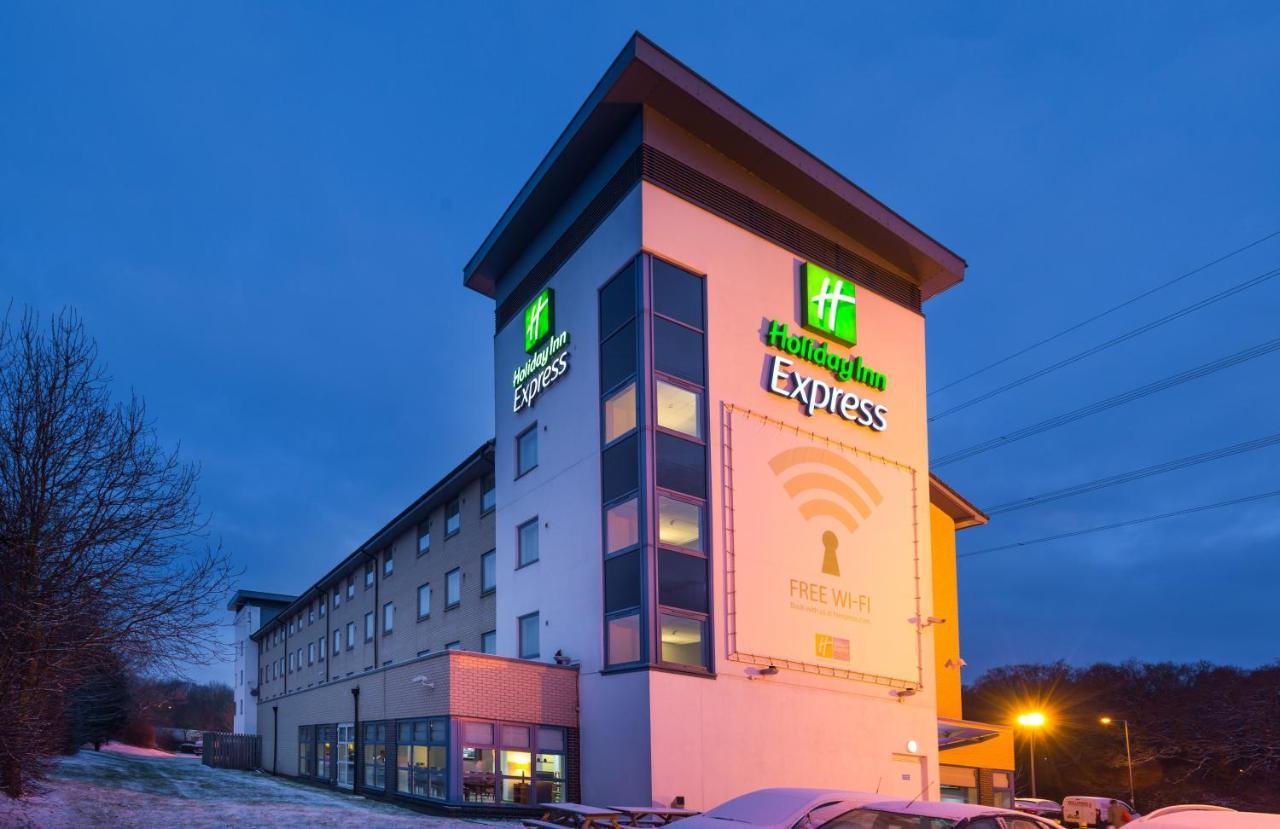 Holiday Inn Express Swindon West By Ihg Exterior photo