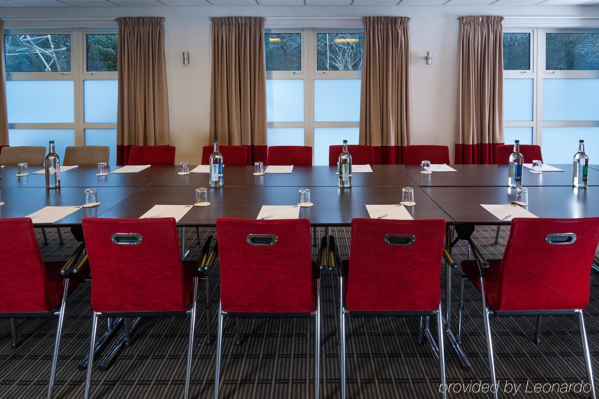 Holiday Inn Express Swindon West By Ihg Exterior photo