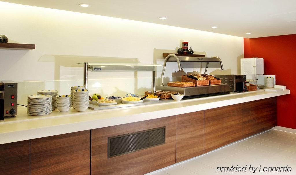 Holiday Inn Express Swindon West By Ihg Restaurant photo