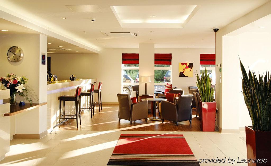 Holiday Inn Express Swindon West By Ihg Restaurant photo