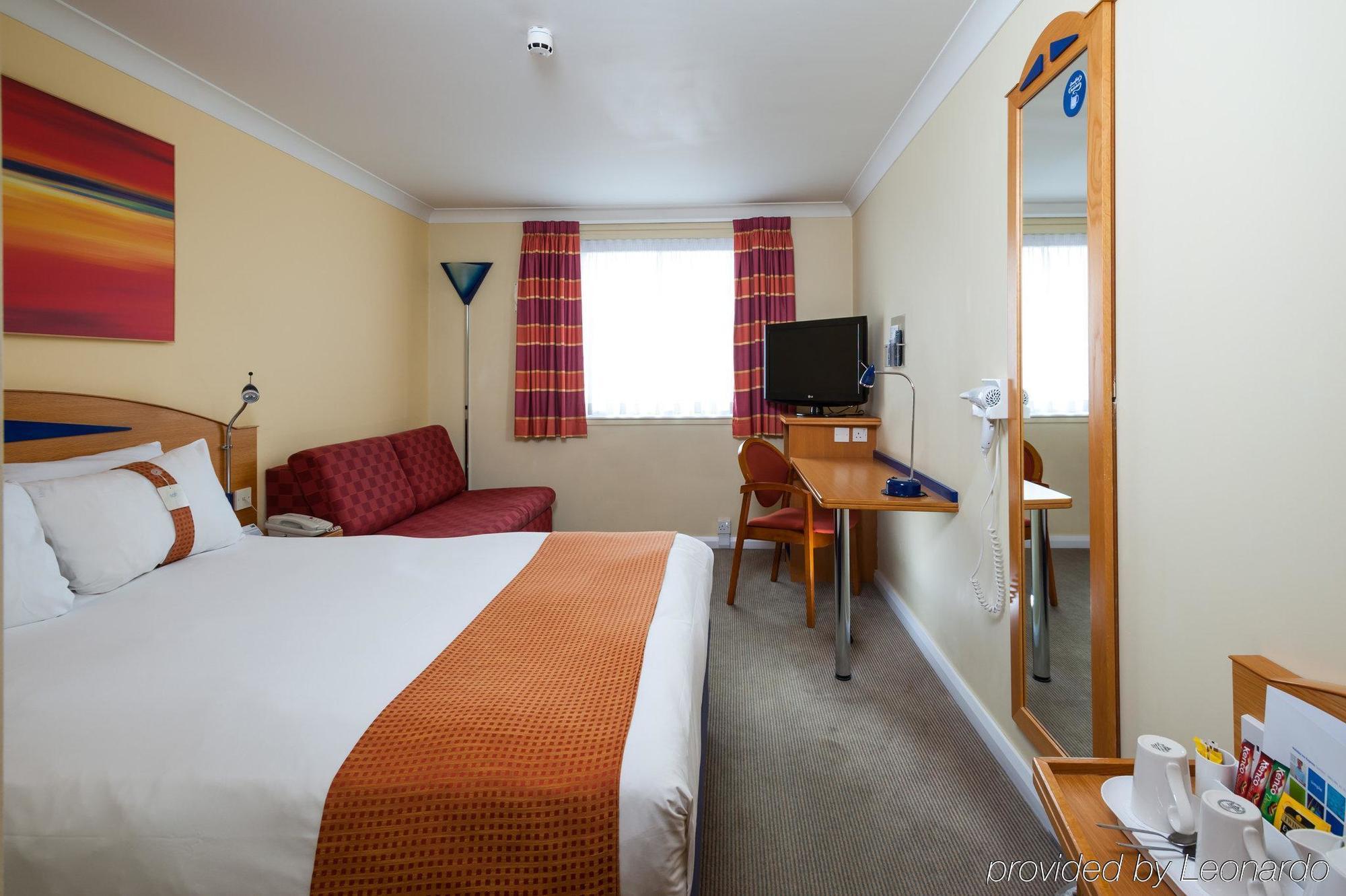 Holiday Inn Express Swindon West By Ihg Exterior photo