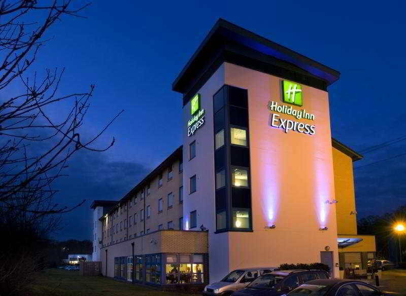 Holiday Inn Express Swindon West By Ihg Exterior photo