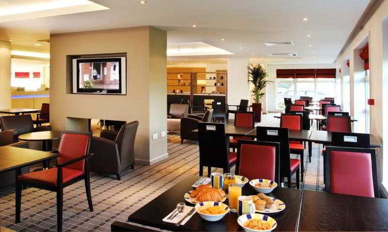 Holiday Inn Express Swindon West By Ihg Restaurant photo