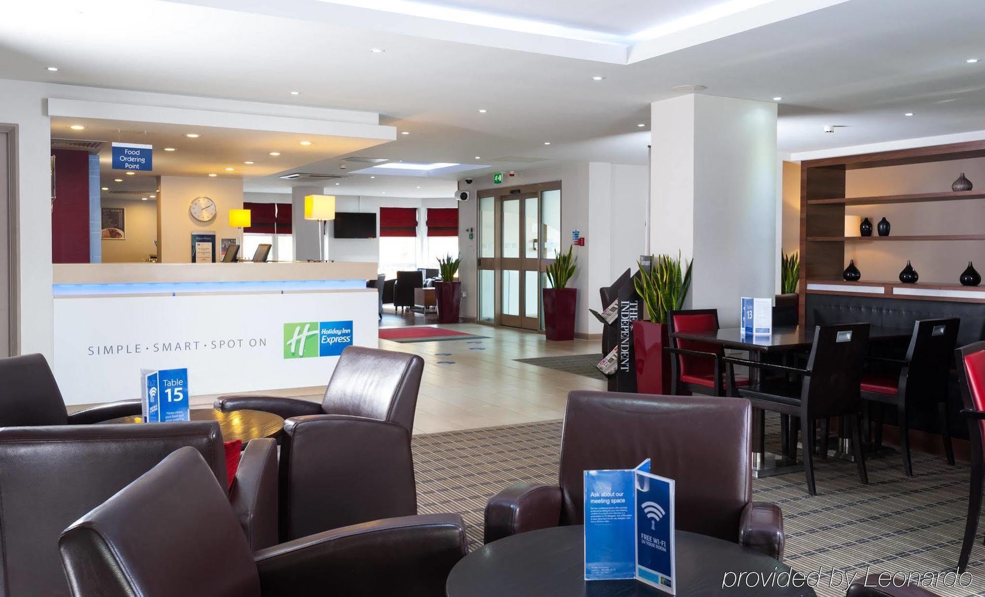 Holiday Inn Express Swindon West By Ihg Exterior photo