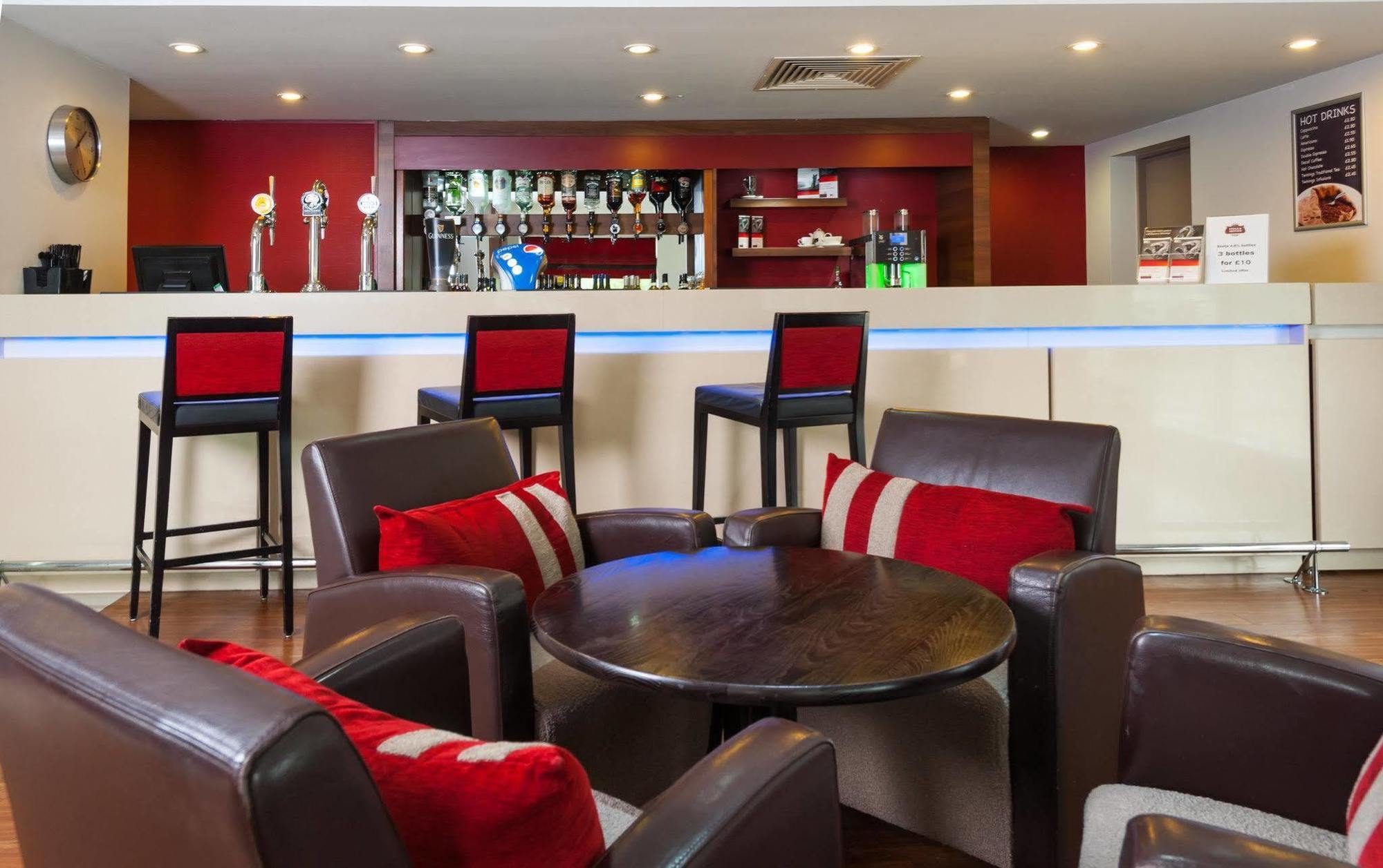 Holiday Inn Express Swindon West By Ihg Exterior photo