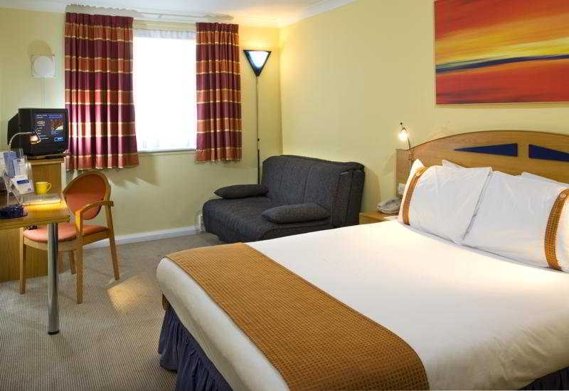 Holiday Inn Express Swindon West By Ihg Exterior photo