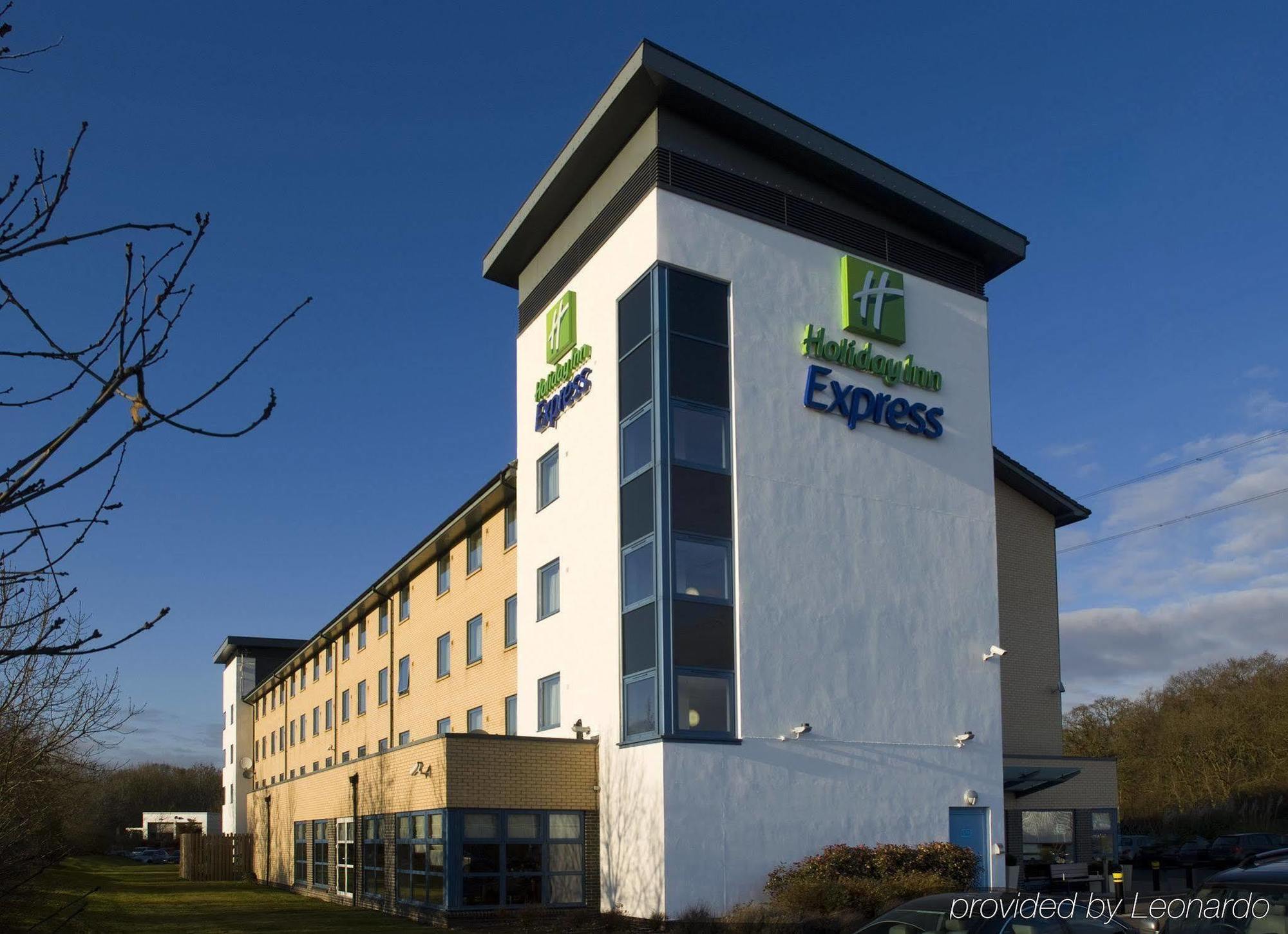 Holiday Inn Express Swindon West By Ihg Exterior photo