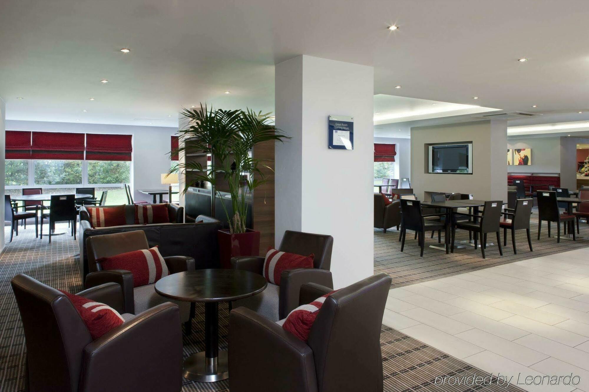 Holiday Inn Express Swindon West By Ihg Restaurant photo
