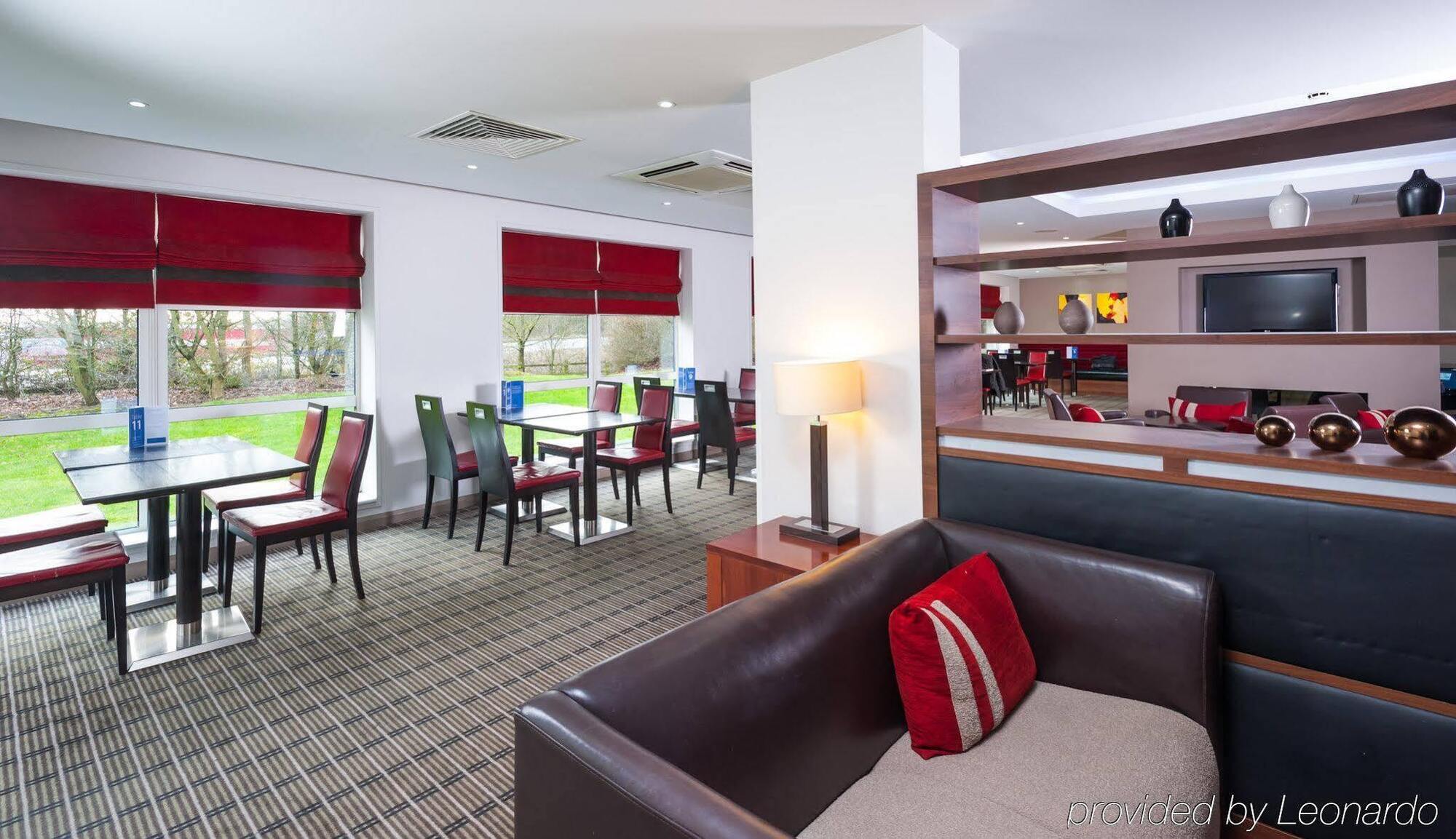 Holiday Inn Express Swindon West By Ihg Exterior photo