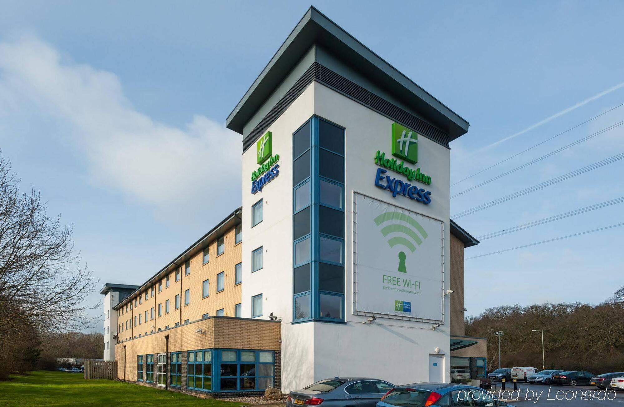Holiday Inn Express Swindon West By Ihg Exterior photo